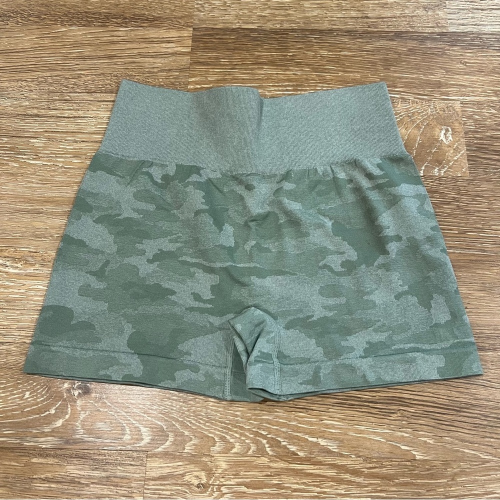 Green Camo seamless shorts